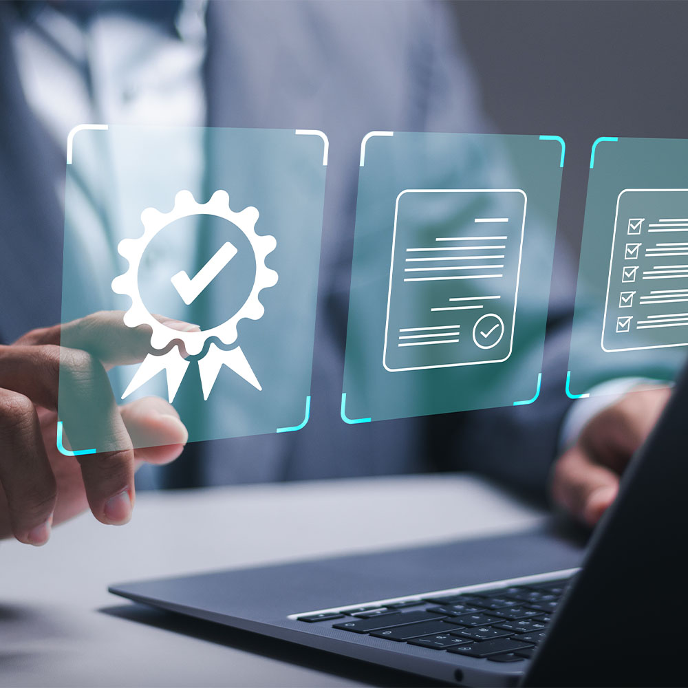 Cumplimiento_0002_quality-assurance-concept-businessman-use-laptop-with-high-quality-assurance-mark-iso-certification-st