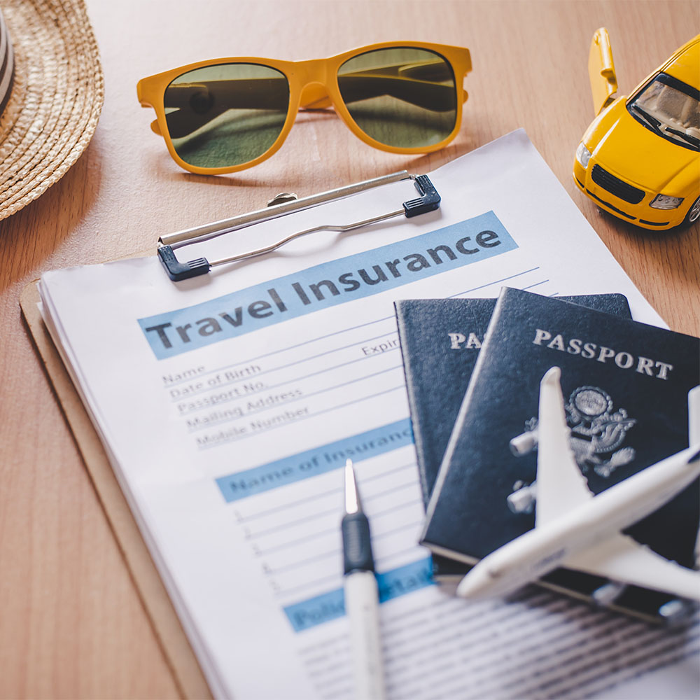 Viaje_0002_travel-insurance-documents-help-travelers-feel-confident-travel-safety